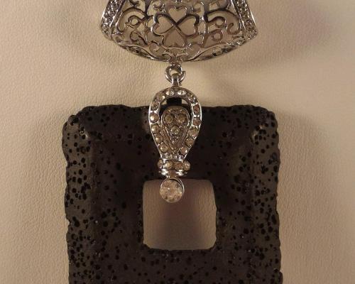 0201 pendentif pierre de lave 1
