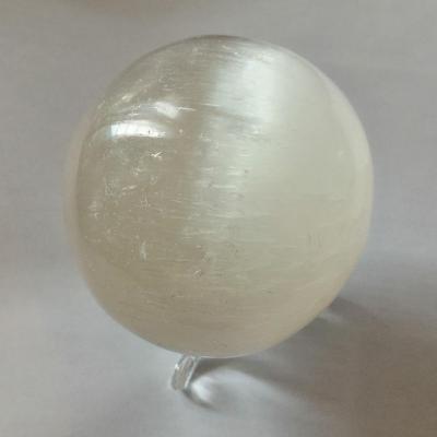 Boule selenite 6 5 cm 4