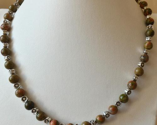 Collier epidote
