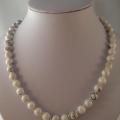 Collier howlite