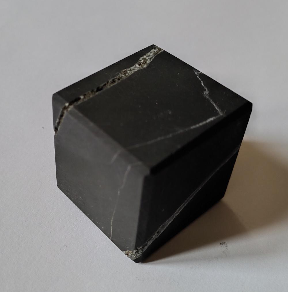 Cube shungite 1