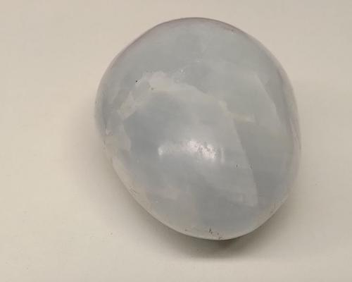 Galet calcite bleue