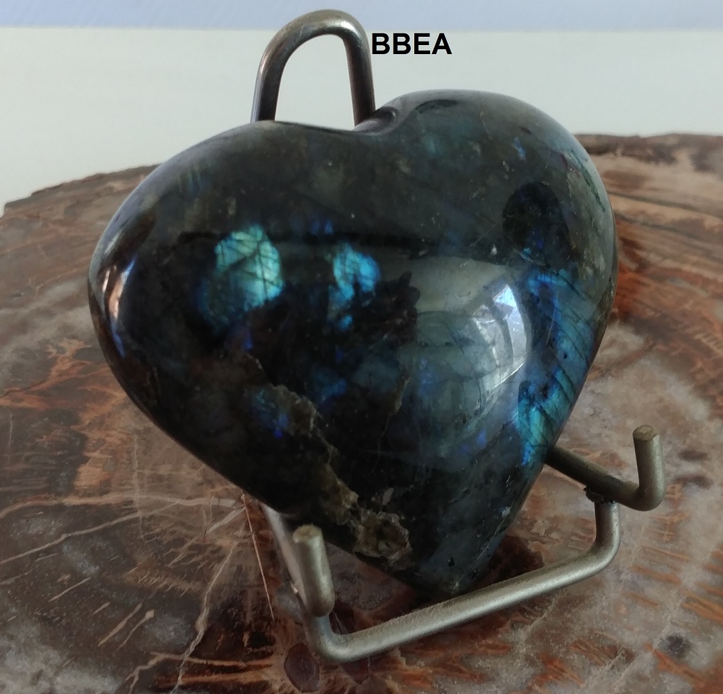 Labradorite pierre de protection absorbe maux et peines.