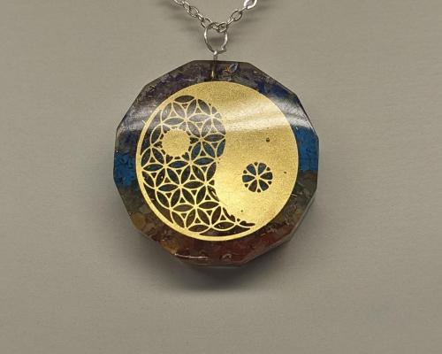 Pendentif orgonite 7 chakras 5 