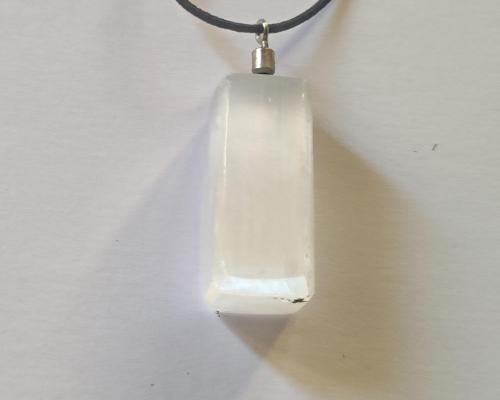 Pendentif selenite 1