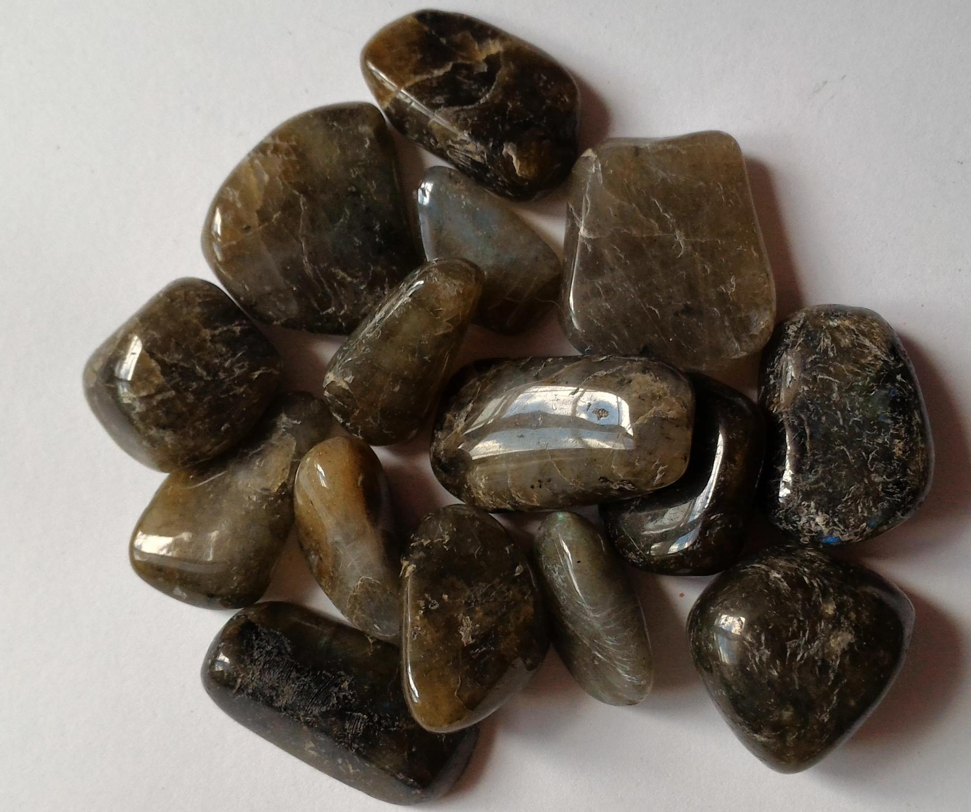Pierres roulees labradorite 2