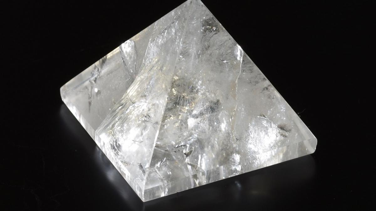 Pyramide cristal de roche 1 