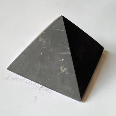 Pyramide shungite mate 1