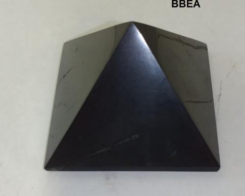 Shungite pyramide